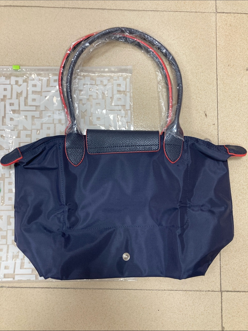 Longchamp navy shoulder bag with red trim - Picture 3 of 5